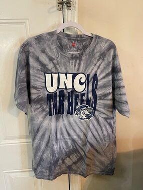 UNC Tar Heels Tie-Dye Graphic Tee in Gray and Navy